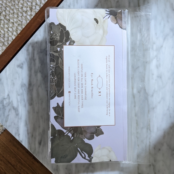 NWT Set of 6 Kitsch Satin Eye Masks - perfect for gift bags! - Picture 4 of 7